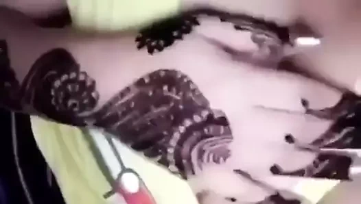 Büyük göğüsler derin bölünme