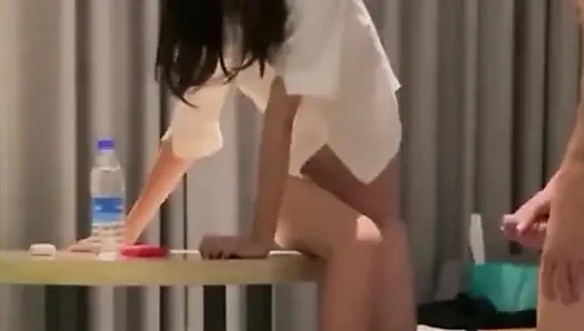 Tinder nephil kız yüksek sesle inleyerek sikişiyor