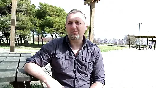 Üvey kız kardeşimi sıkı amcığımı deniyorum