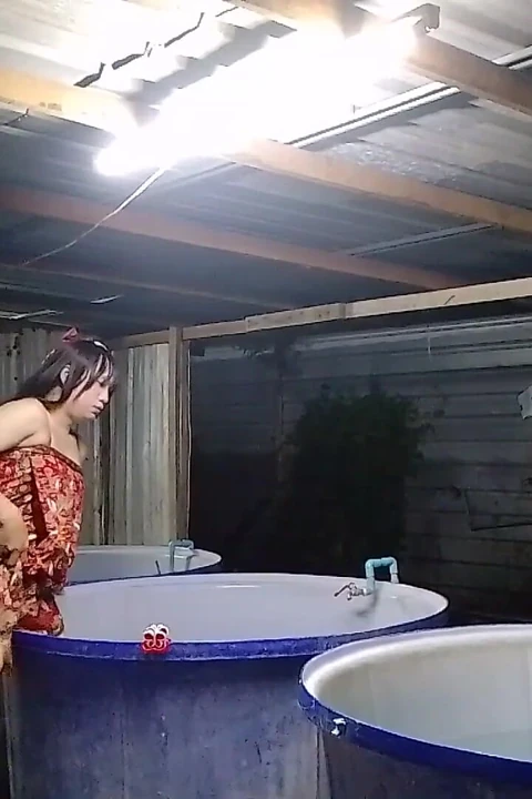 Lütfen sırtımı ovmama yardım et.