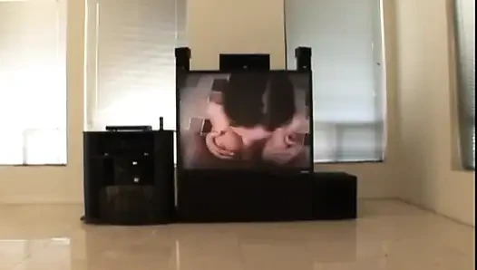 Genç seksi sürtük büyük bir yarağa biniyor!