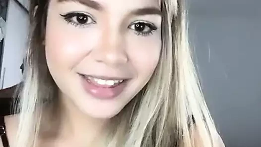 Seksi sarışın kız