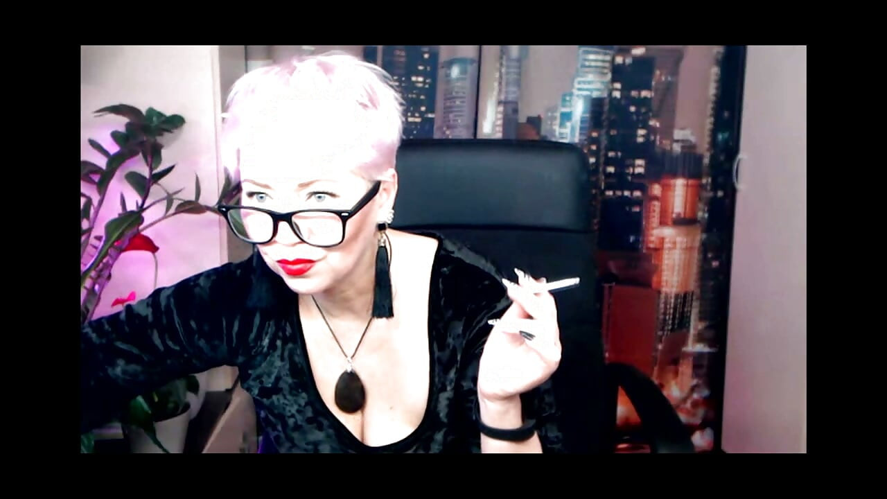 DİKKAT! Muhteşem olgun evli sürtük Aimee Hot MILF senin için dans edip mastürbasyon yapıyor .!. ))