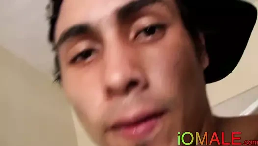 Pürüzsüz latino eşcinsel çalış ile onun sert çük solo