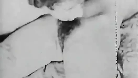 azgın lezbiyen seviyor onu büyük yapay penis (1920s vintage)