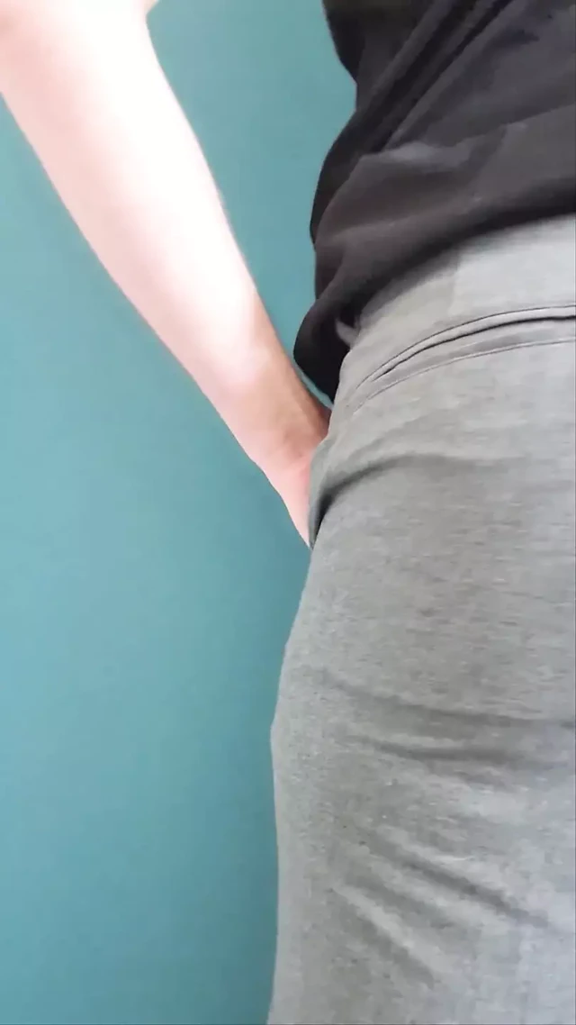 Rüyada kıçı olan bir ftm ona videolar göndererek patronunu heyecanlandırıyor