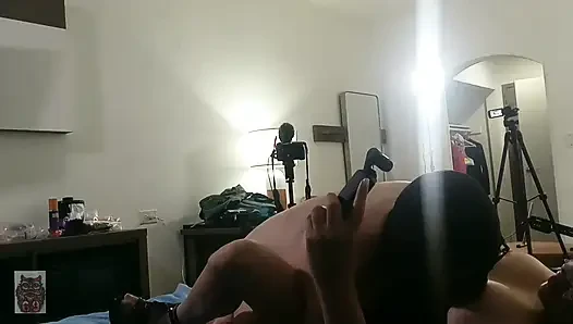 Seksi latin Meksikalı orta yaşlı seksi kadın misyoner pozisyonunun tadını çıkarıyor orgazm sırasında fışkırtıyor msodyssey2