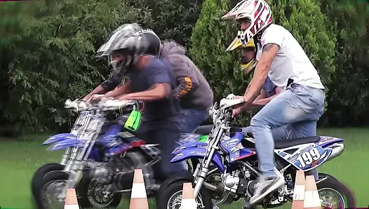 İtalyan Çizme Kampı Grup Seks Kızıl Saçlı Sert Sikiliyor