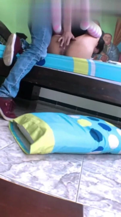 Sıcak okul kız parmaklı ona sıkı ıslak kedi tarafından ona en iyi arkadaşı ve izin tanıtmak onu parmak derin için bir orgazm | Klip 1