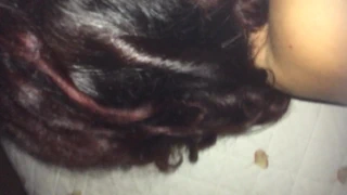 Me lo succhia mentre la accarezzo