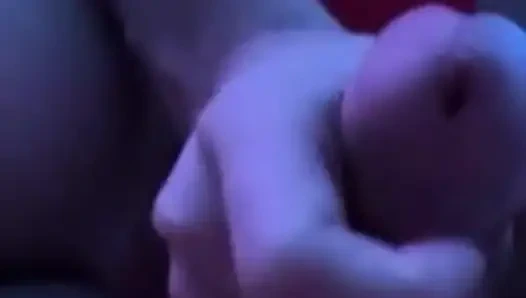 işten eve döner dönmez penisimle ilgilenmesini istiyorum