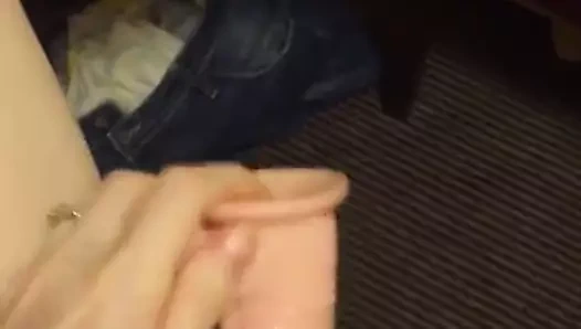 Filming the gf kullanma bir yapay penis üzerinde ona tıraş kedi