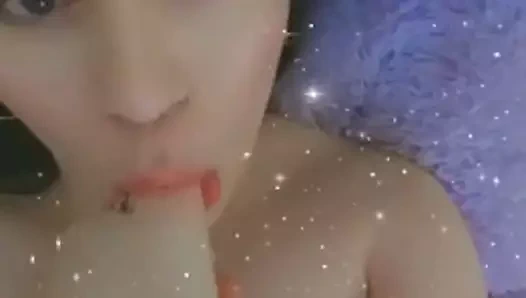 Tatlı kızın ağız ilgiye ihtiyacı var