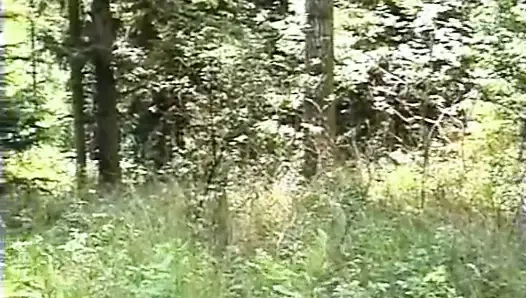 Ateşli çocuklar çimenlerde dalga geçiyor