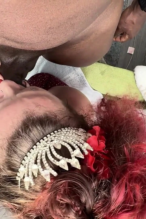 Seksi hatunlar gırtlağına kadar alıyor