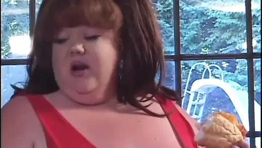 Çok çirkin xxx cankurtaran orta yaşlı seksi kadın yatak odasında sikişiyor