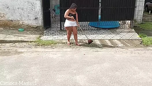 Komşum beni içeri çağırdı ve bana su verdi