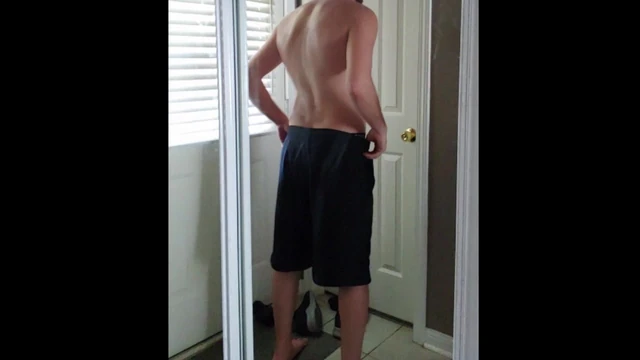 kabarcık popo ve büyük horoz ile iş çıkışı striptiz kızdırmak