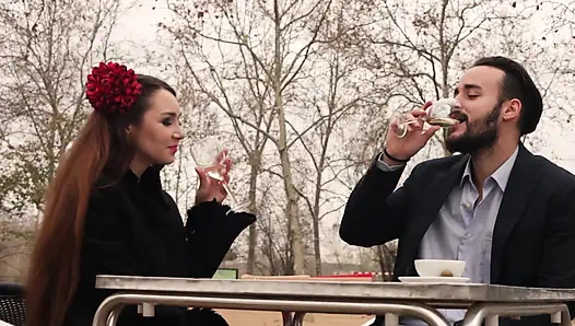 Polka Dot Etekli Hatun Ormanda Sert Sikiliyor