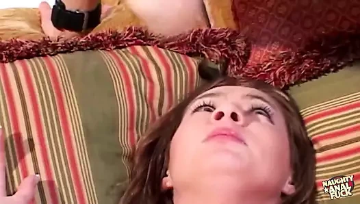 Azgın bir esmeri alıp seks oyuncağı kullanarak sıkı amını ısıtıyor