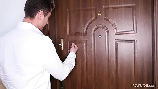 Genç erkek avcısı Brittany Bardot sürücüyü gırtlağına kadar alıyor