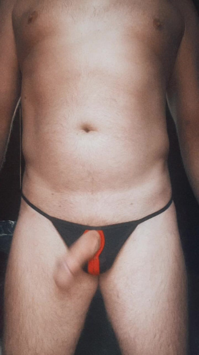 Seksi külotumu seviyor musun g string sence plaja inebilir mi?