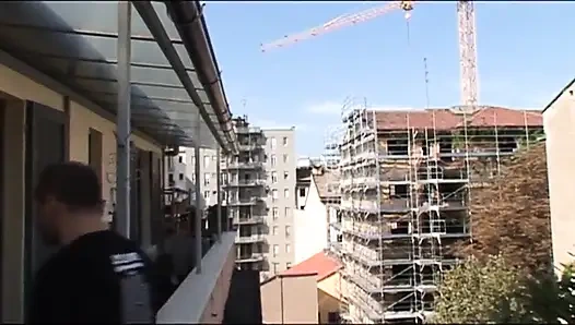 Büyük memeli güzel amcık memelere boşalıyor