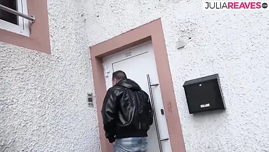 Sürtük canavar bir yarağı emdikten ve bindikten sonra döl yiyor