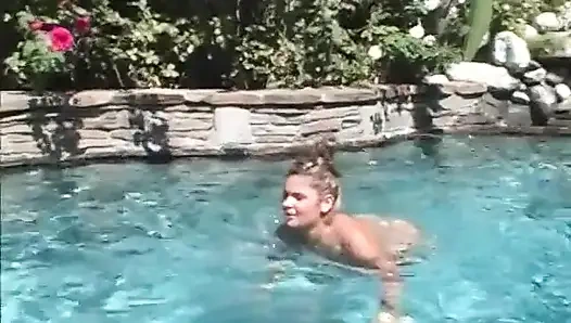 Muhteşem büyük götlü hatun büyük zenci yarağına binmeyi seviyor