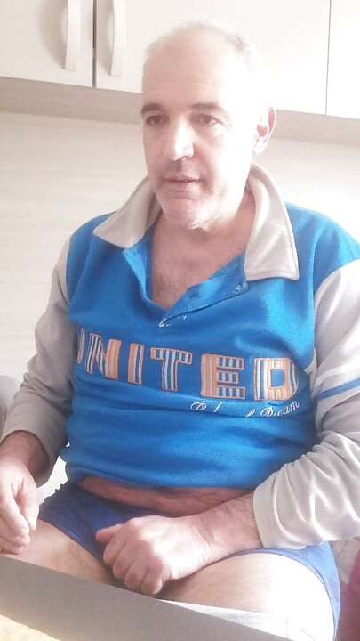 Arkadaşım Andrea için döl fışkırtarak yarağıma mastürbasyon yapıyorum