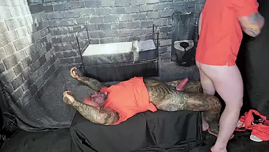 Fox Rifler ile hapishane sikişi