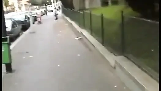 Güzel lisa kendini çok ateşli bir yolculuğa atıyor!