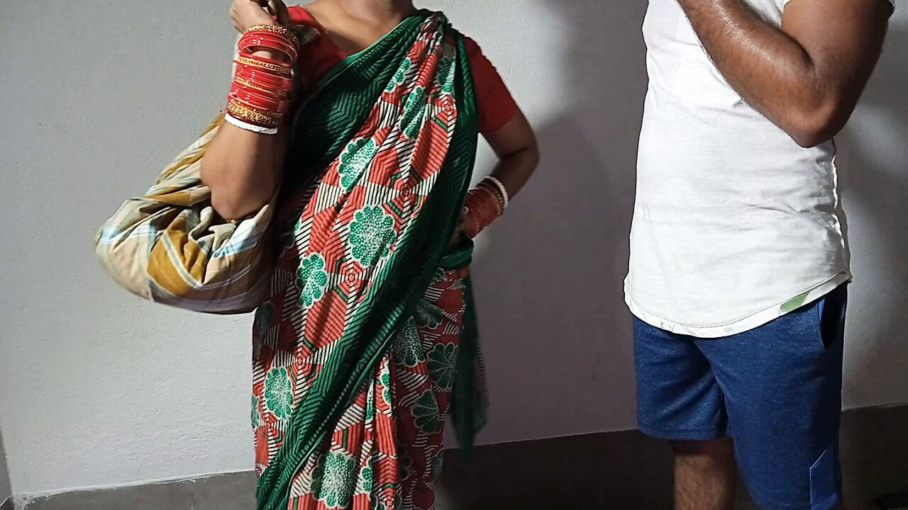 Bartan karne ayi jawan aunty ki choot chodi satıyor