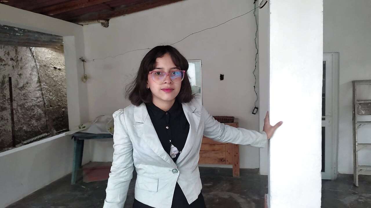 Enf latin genç muhabir soyunuyor