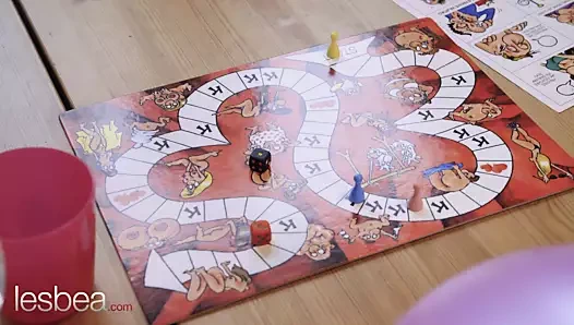 Lesbea lessne lace ve alecia tilki lezbiyen seks oyun