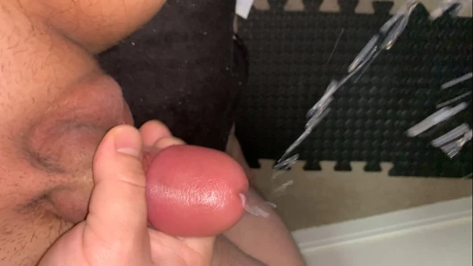 Mastürbasyon ve pompalamadan sonra küçük penisimle cumming - cumshot patlama