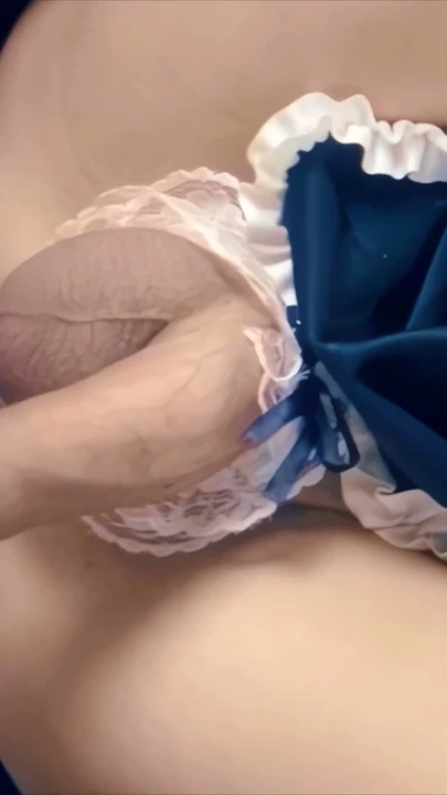 Sissy deliğine BIG HANKEYS TOYS | Clip 2