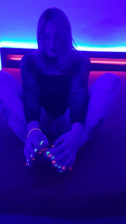 Sofia'nın neon toe oyunu