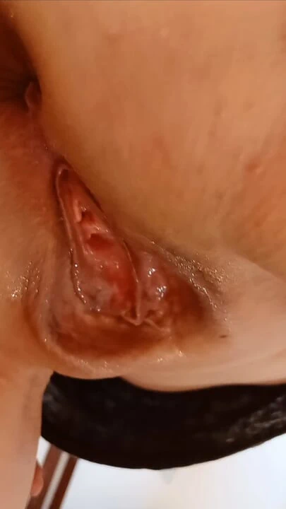 Ağzı açık ıslak amcığım