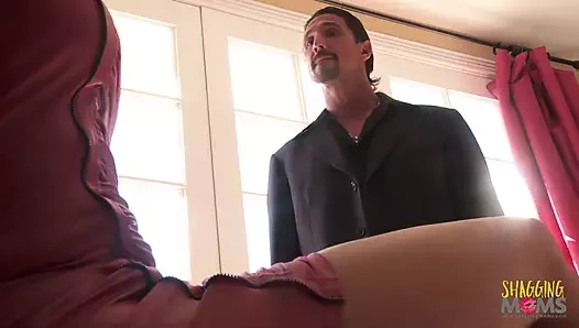 Dylan Ryder büyük memeli bridgette ile kalın ve lezzetli bir yarağı paylaşıyor