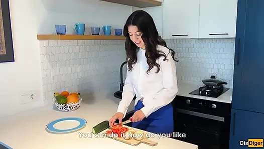 Komşu yemek yapmayı öğrenmek istediğini söylüyor ama beni anal sekste istediği ortaya çıktı