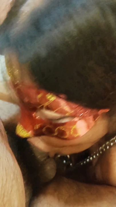 Büyük Göt Desi MILF Evcil Köle Olivia ayak yalama, yüz tokadı, göt tokadı, saç çekme ıslak derin boğaz cezası yüksek sesli inlemelerle kullanılıyor | Klip 1