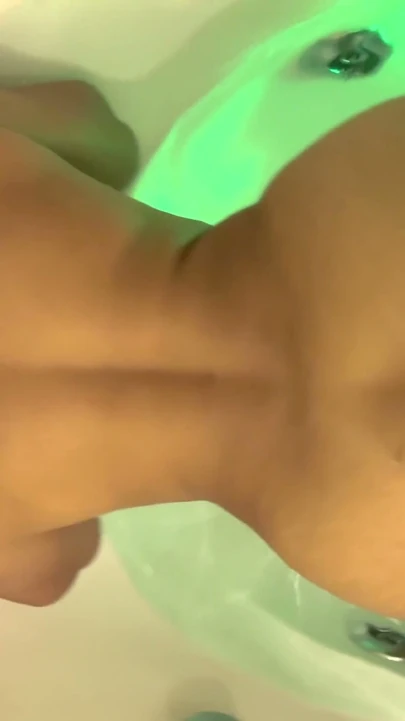 印度哥在出差时与老板洗澡性爱 印地语
