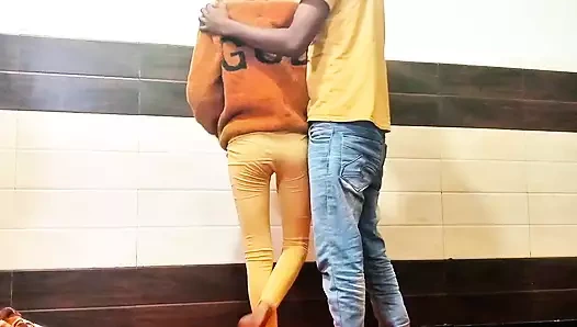 Bakire üvey kız kardeşinin amını sikiyor