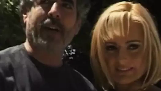 Irklararası evli kadın eş değiştirme fantezisi