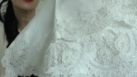 Beyaz, regal dantelli mendilleri kokluyoruz - lady victoria valente