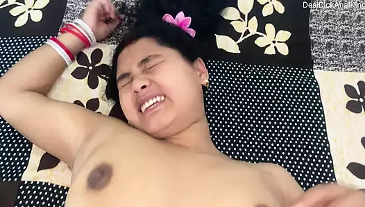 Sevimli kız romantizm öpüşüyor ve sikişiyor