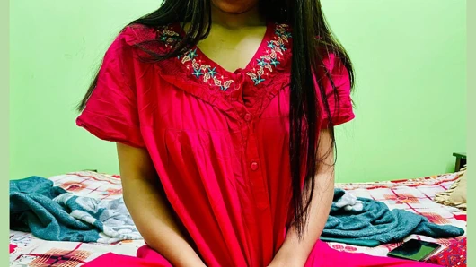 Hintli kadın hizmetçiyle romantik bir seks yapıyor