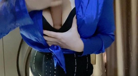 Titfuck itibaren seksi metres lara ve ona büyük doğal memeler