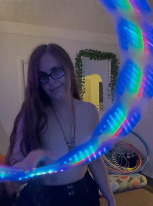 EMMA ILE OYUN ZAMANı! ÜSTSÜZ LED HULA HOOP DANS! BOŞAL BENI IZLE! 👀